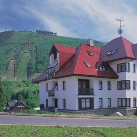 M+M Apartman Гаррахов Экстерьер фото